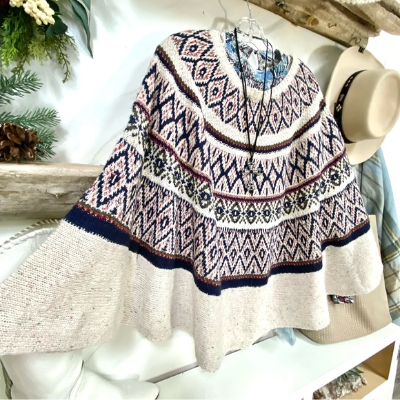 Wool blend poncho knit sweater w Aztec/southwestern/praire/fairisle/cottage vibe - Picture 4 of 12